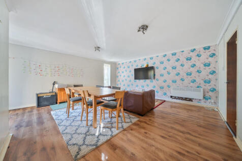 1371022-5-68f6517...