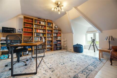 Bed 5/ Office