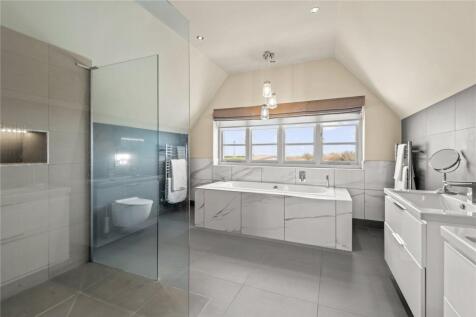 En Suite Main Bed
