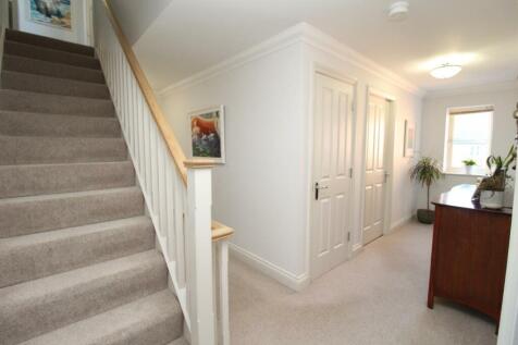 FIRST FLOOR LANDING