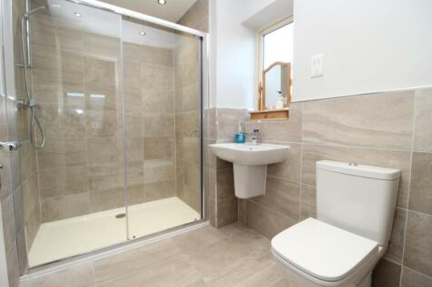 MASTER EN-SUITE