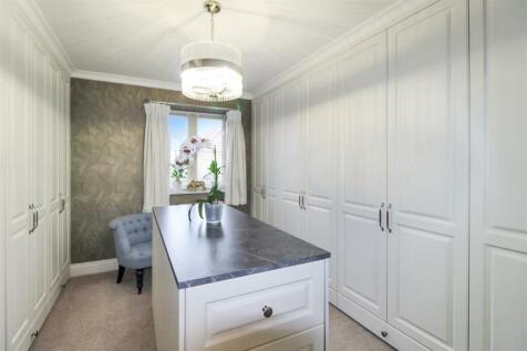 BEDROOM 4/ DRESSING ROOM