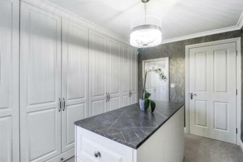BEDROOM 4/ DRESSING ROOM