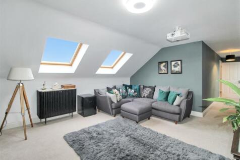 FAMILY ROOM/ CINEMA ROOM