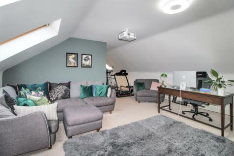 FAMILY ROOM/ CINEMA ROOM