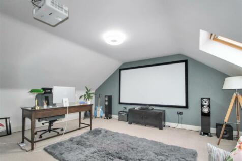 FAMILY ROOM/ CINEMA ROOM