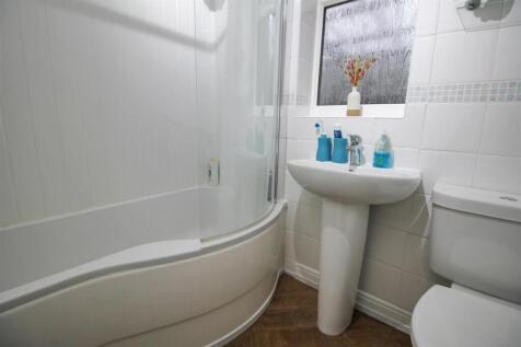 HOUSE BATHROOM / W.C.