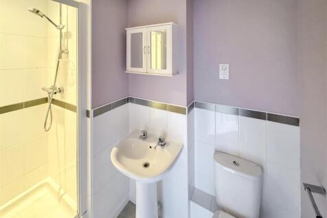 EN SUITE SHOWER ROOM