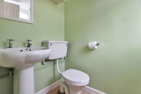 CLOAKROOM/W.C.