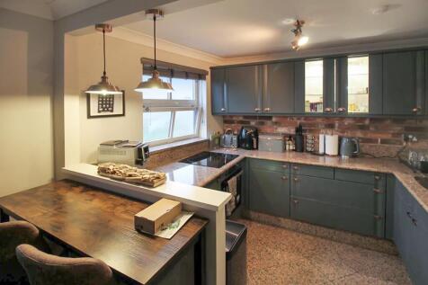 KITCHEN DINING ROOM