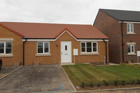 FRONT GARDEN &amp; DRIVEWAY
