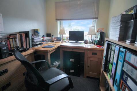 Bedroom 5 / Office