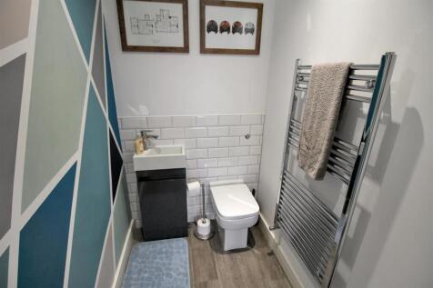 DOWNSTAIRS CLOAKROOM/W.C.