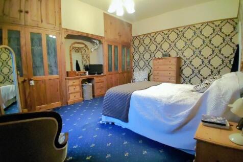 Master bed2