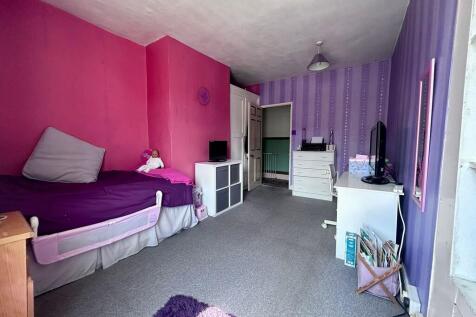 Bedroom 2 angle 2