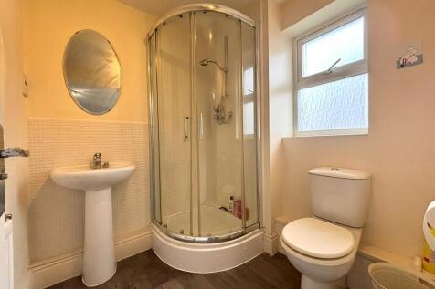bedroom 1 ensuite...