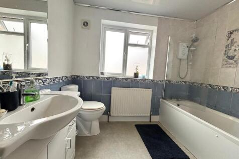 famnily bathroom 