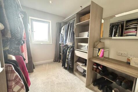 walk in wardrobe