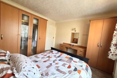 bedroom 1.