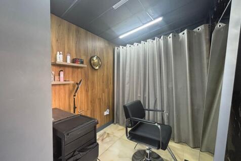 outhouse hair stu...