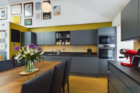 Kitchen/Dining area
