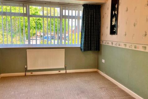Dining Room / Bed 3