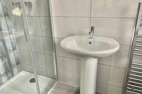 Ensuite To Bed 1