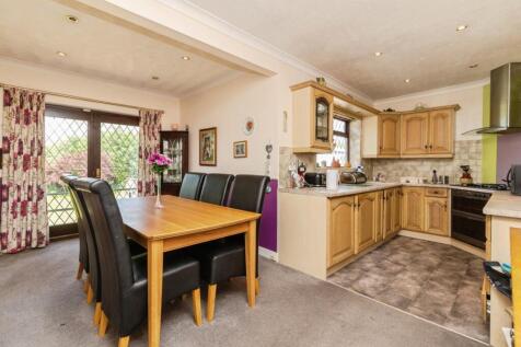 Kitchen / Dining