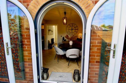 Feature Door