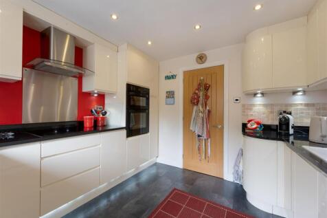 2 Harley Close-14.JPG