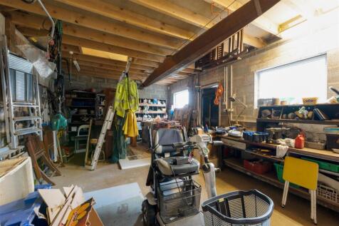 Detached Double Garage &amp; Workshop