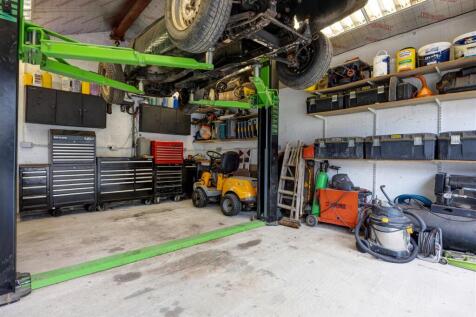 Detached garage