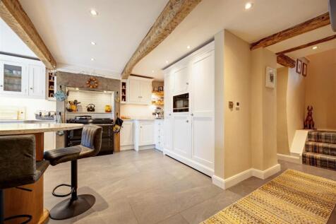 Kitchen_02.jpg