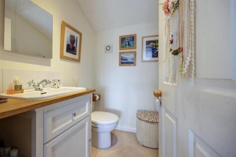 Ensuite Cloakroom