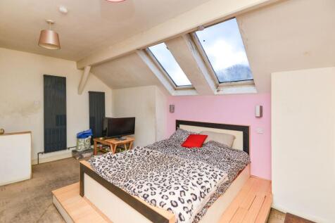 Bedroom (Flat 1)