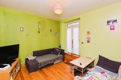Lounge (Flat 2)
