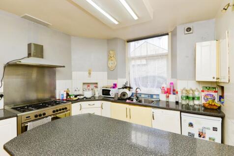 Kitchen (Flat 2)