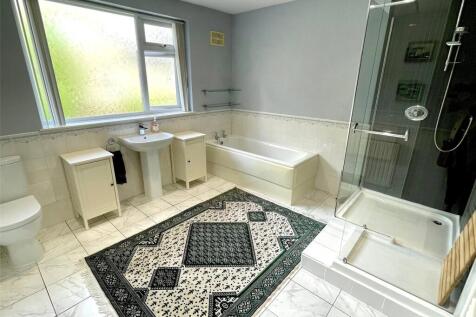 Bathroom (Gf)