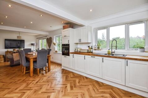 Open Kitchen/Dining