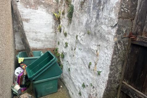 Yard Alcove