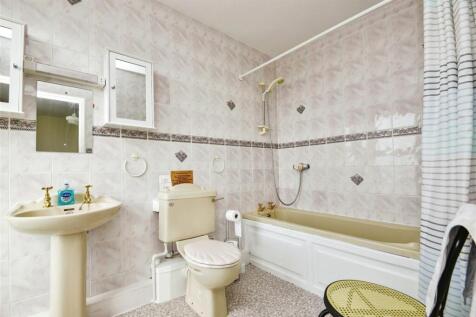 Bedroom 5 - Ensuite