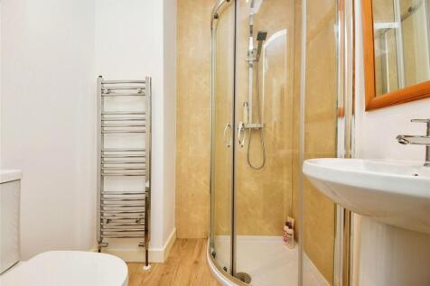 Maisonette Shower
