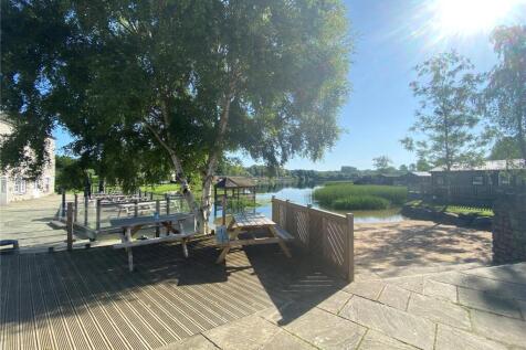 Outdoor Eating Area