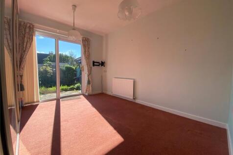 Bedroom 2/Dining