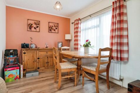 Lounge/Dining