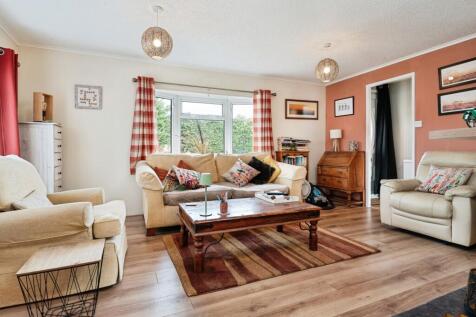 Lounge/Dining