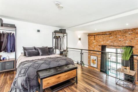 Mezzanine/Guest Room