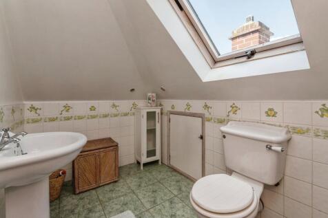 Top Floor Shower Rm
