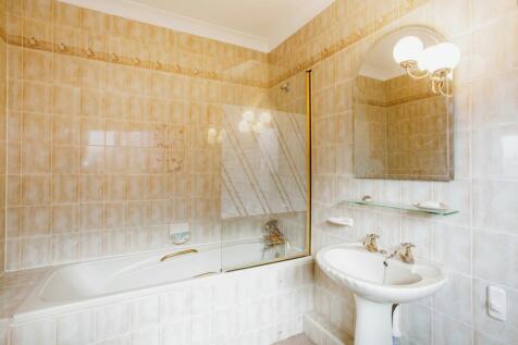 En-Suite Bathroom