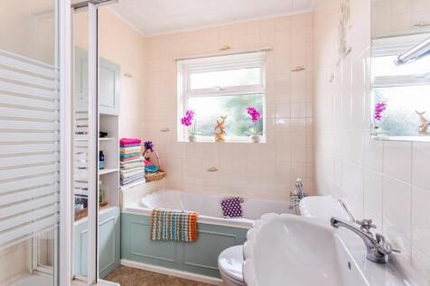 Bath/Shower Room